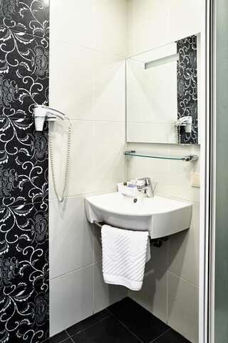 Отель Отель Надежда Днепр Стандартный двухместный номер с 2 отдельными кроватями-5